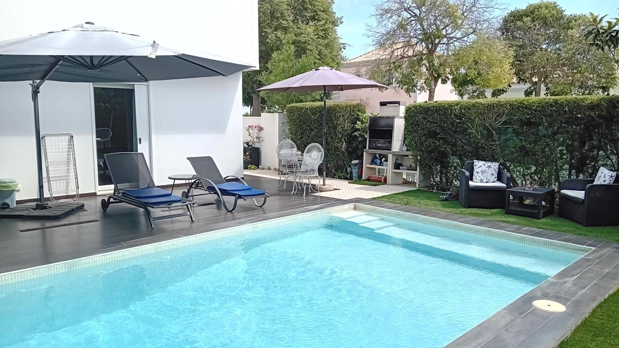 Independent With Pool At Casa Reflexos Frühstückspension